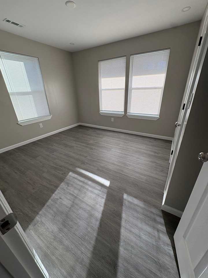 655 Bradford Dr - Photo 6 of 21