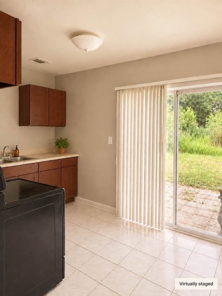 1220 Stockton Dr - Photo 3 of 7