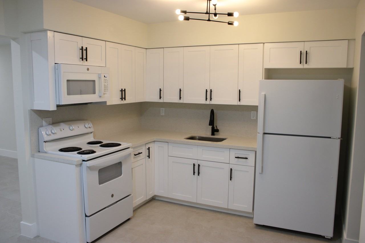 1415 Nw 58th Ave - Photo 2 of 8