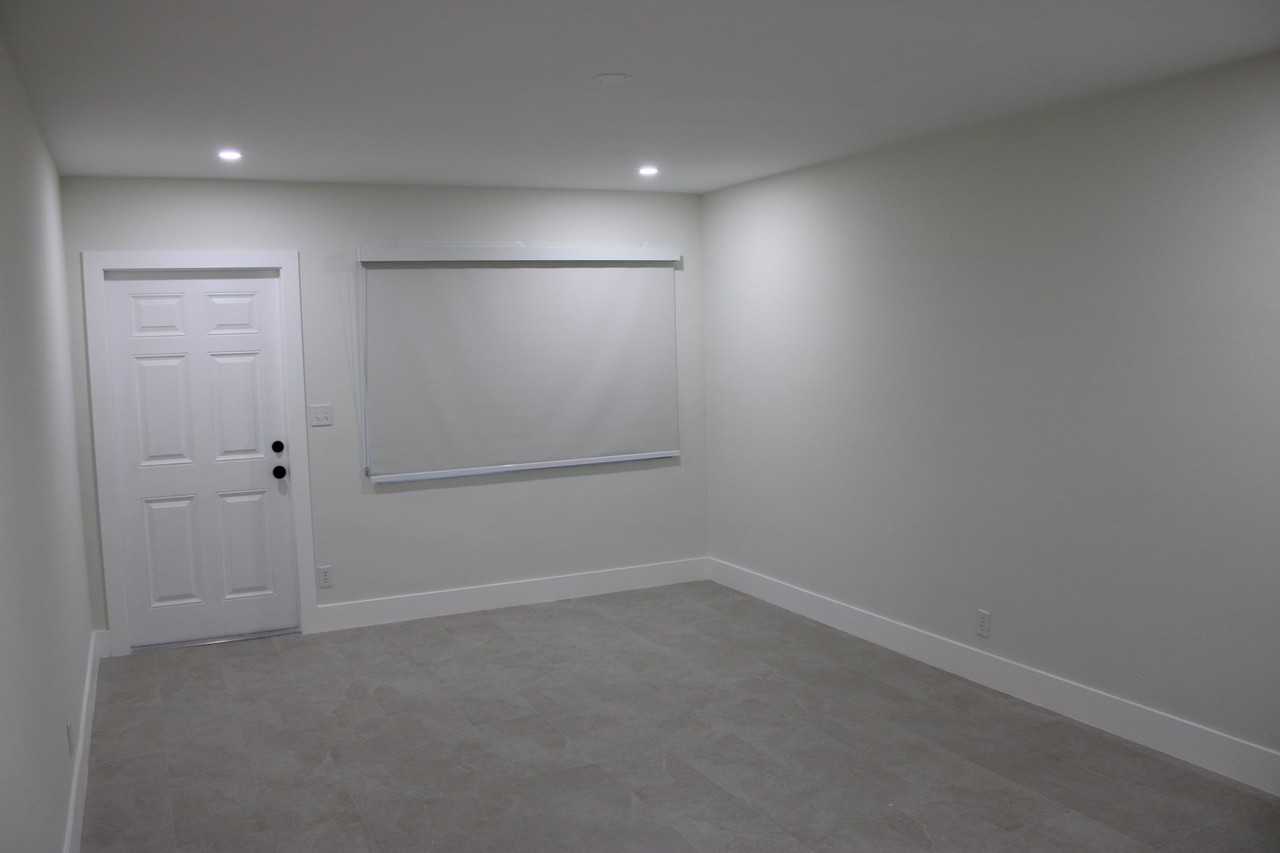 1415 Nw 58th Ave - Photo 3 of 8