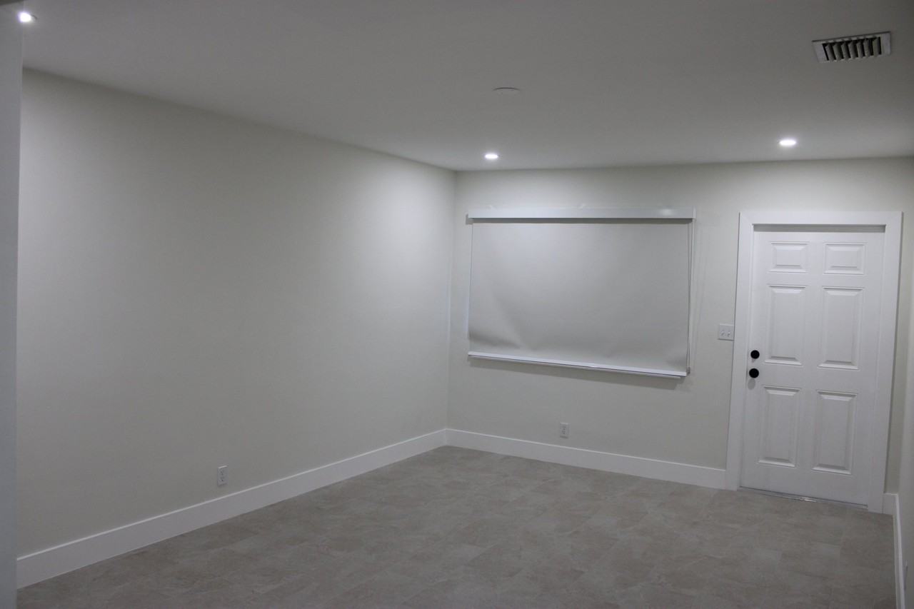 1411 Nw 58th Ave - Photo 3 of 8