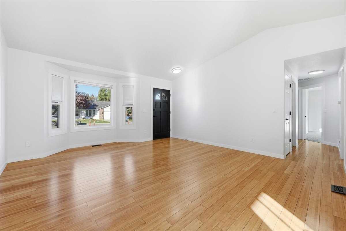 4400 S Carbine Ave - Photo 2 of 15