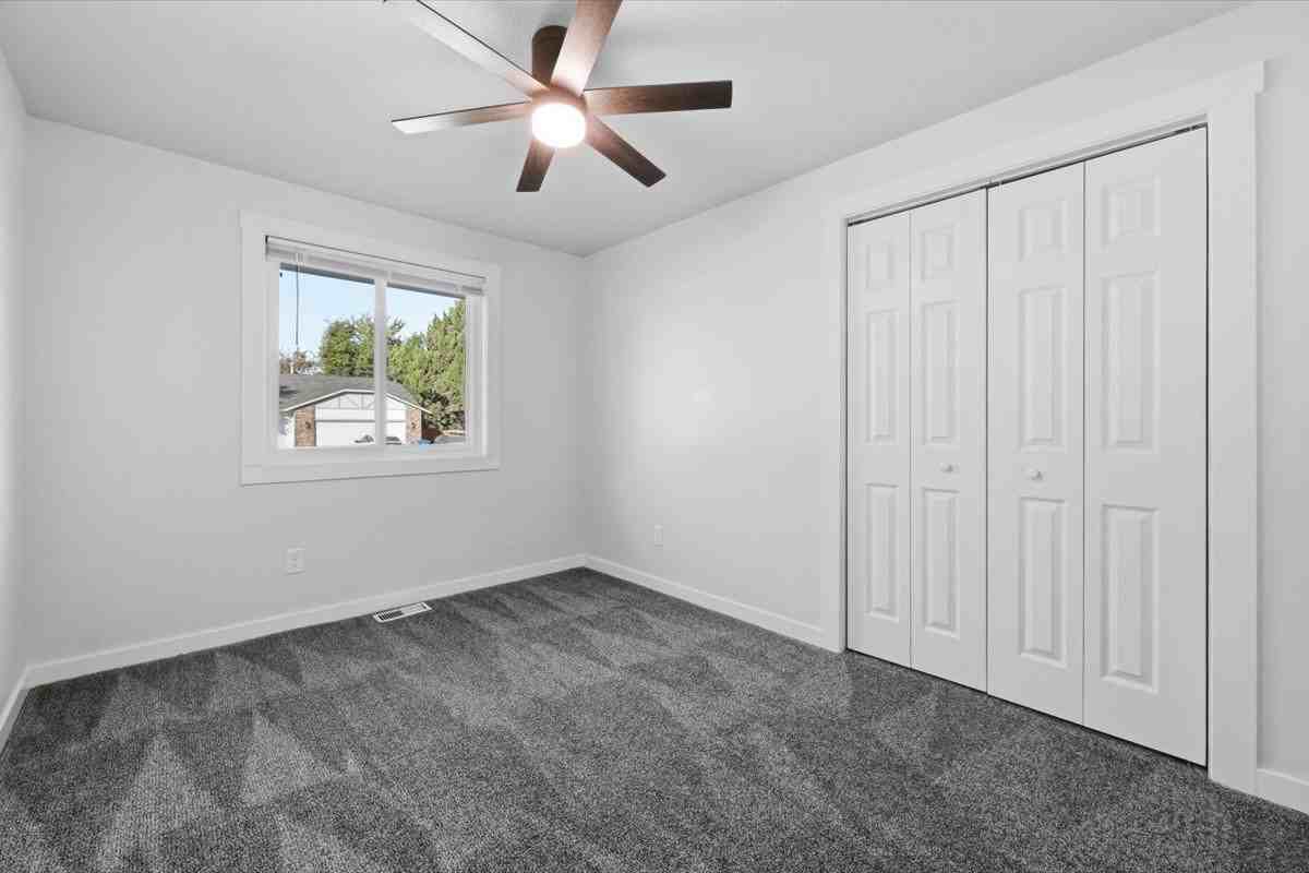 4400 S Carbine Ave - Photo 4 of 15