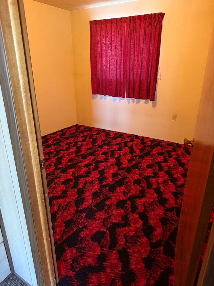 1415 E 7th St - Photo 5 of 8