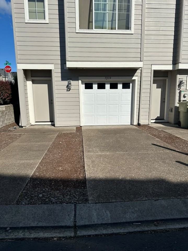 7219 Nw Eleanor Ave - Photo 2 of 11