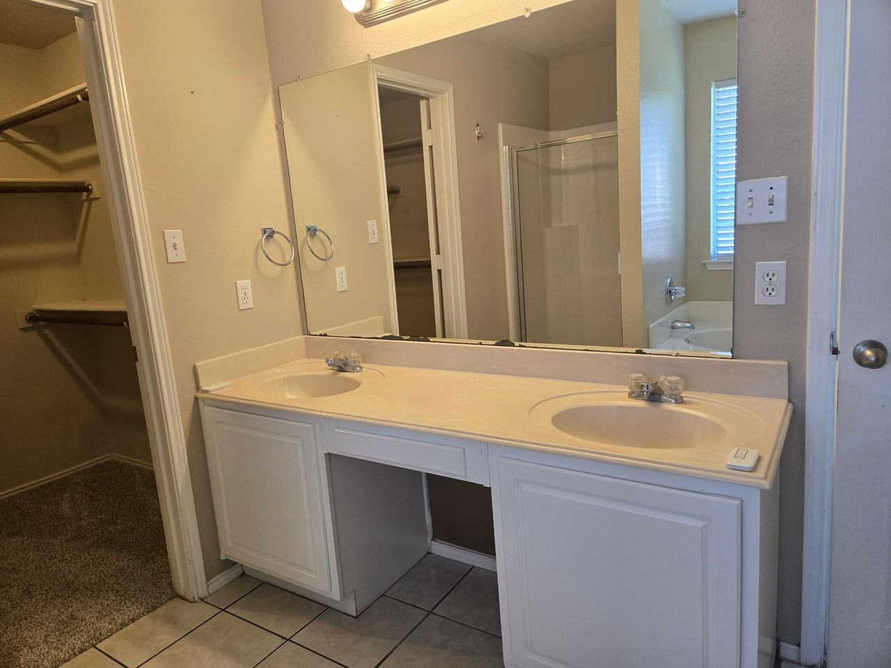 1 Bahama Ct - Photo 4 of 18