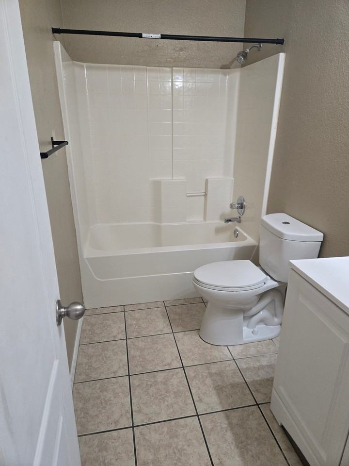 1 Bahama Ct - Photo 6 of 18