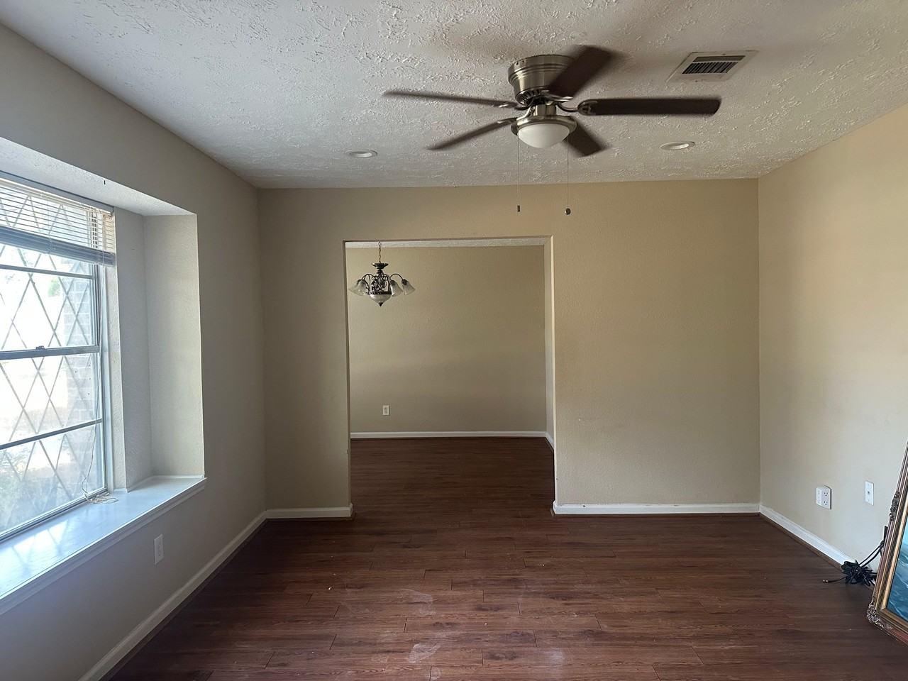 5907 Darkwood Dr - Photo 4 of 9