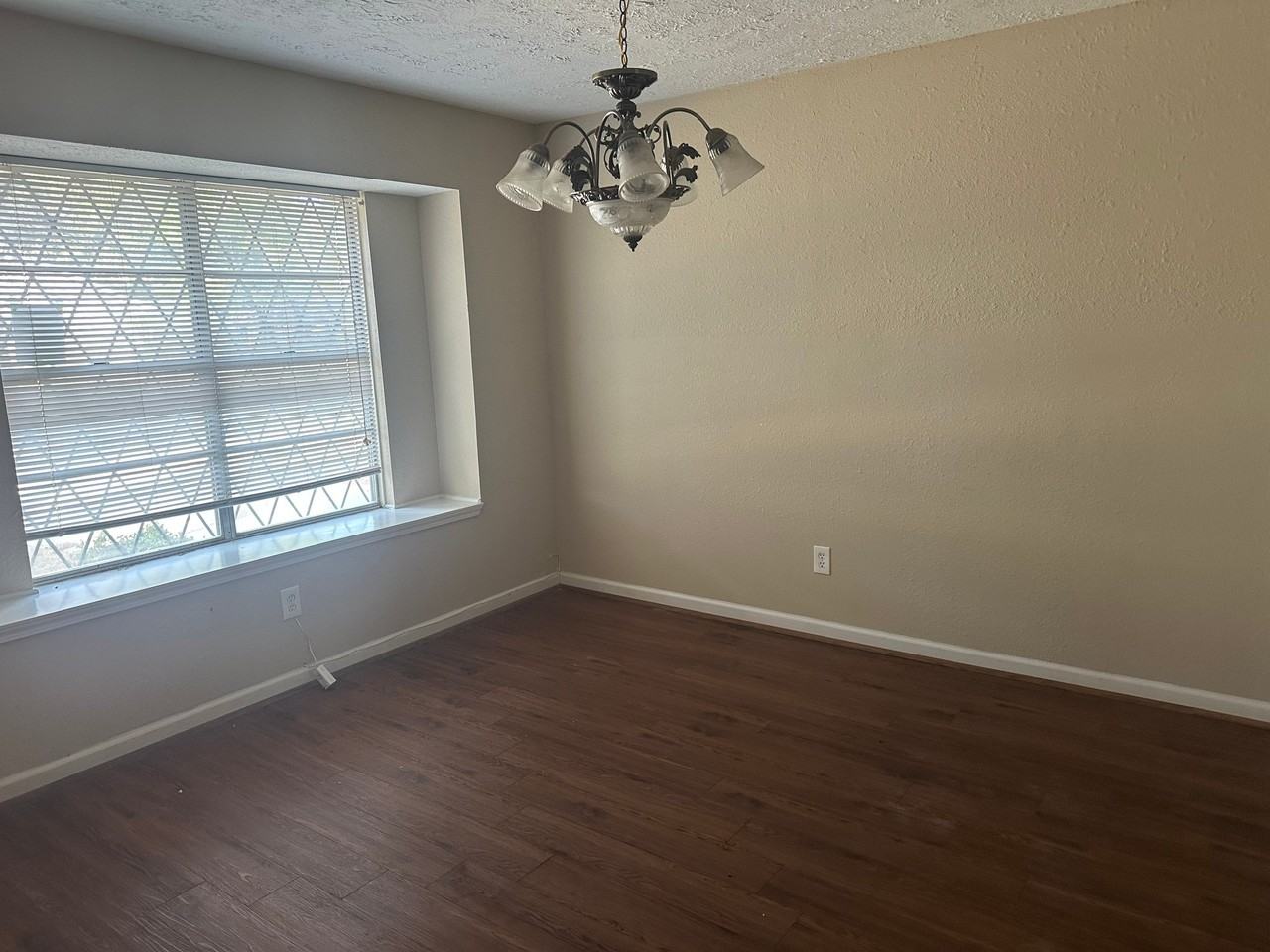 5907 Darkwood Dr - Photo 5 of 9