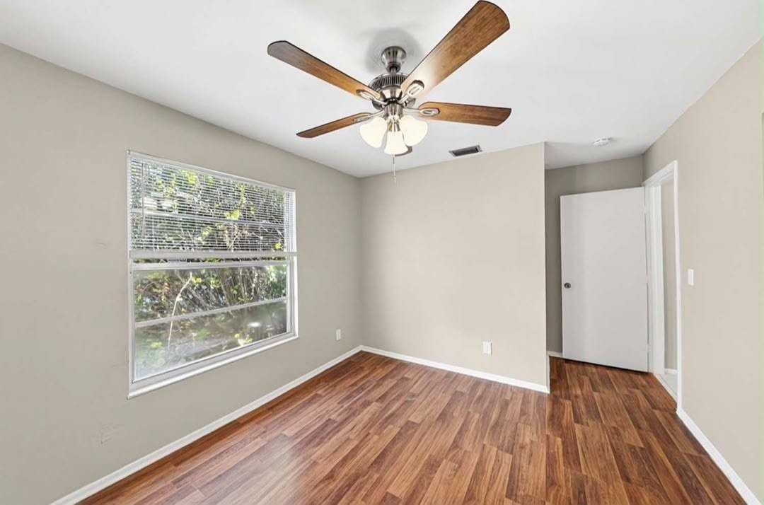 15731 Treasure Island Ln - Photo 2 of 7