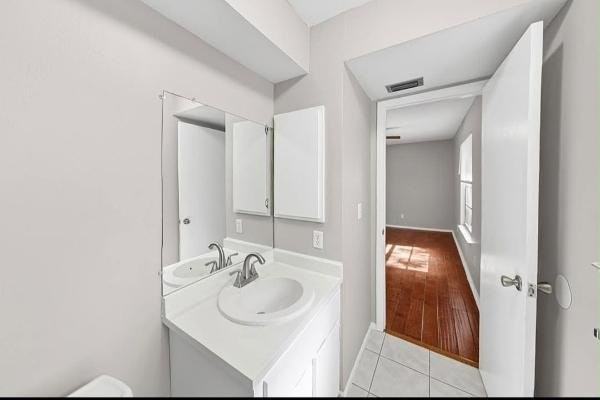 15731 Treasure Island Ln - Photo 4 of 7