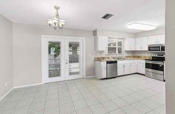 15731 Treasure Island Ln - Photo 6 of 7