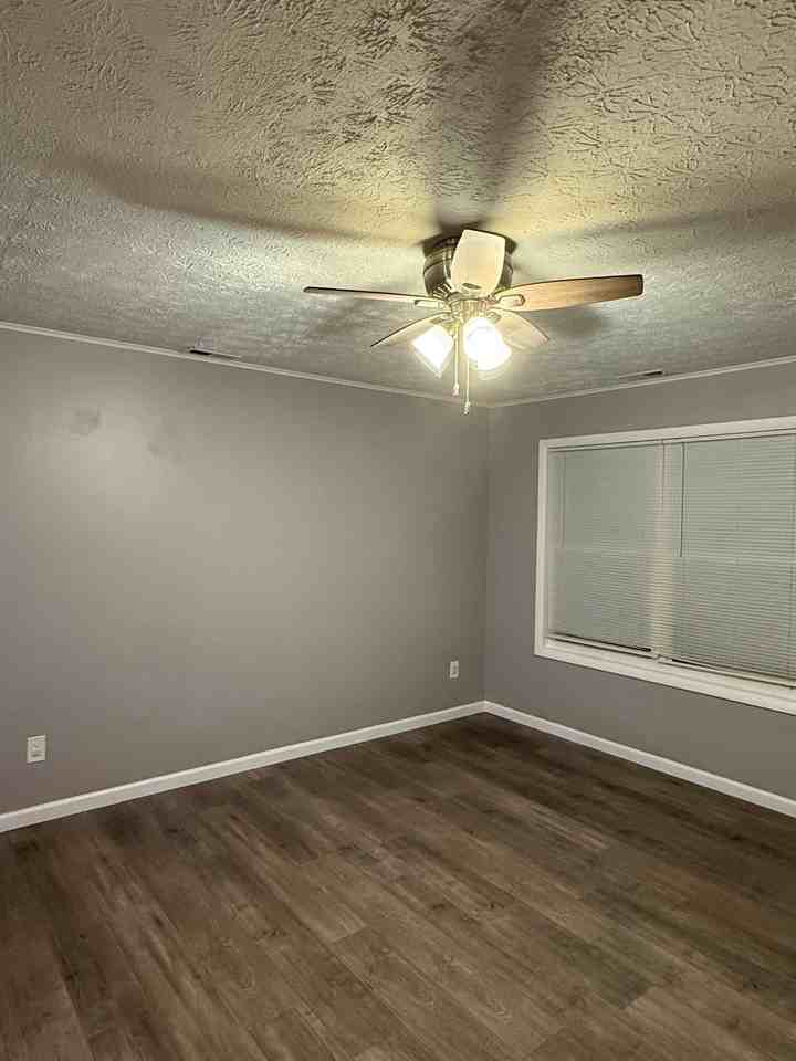 6540 Oak Park Ct - Photo 2 of 10