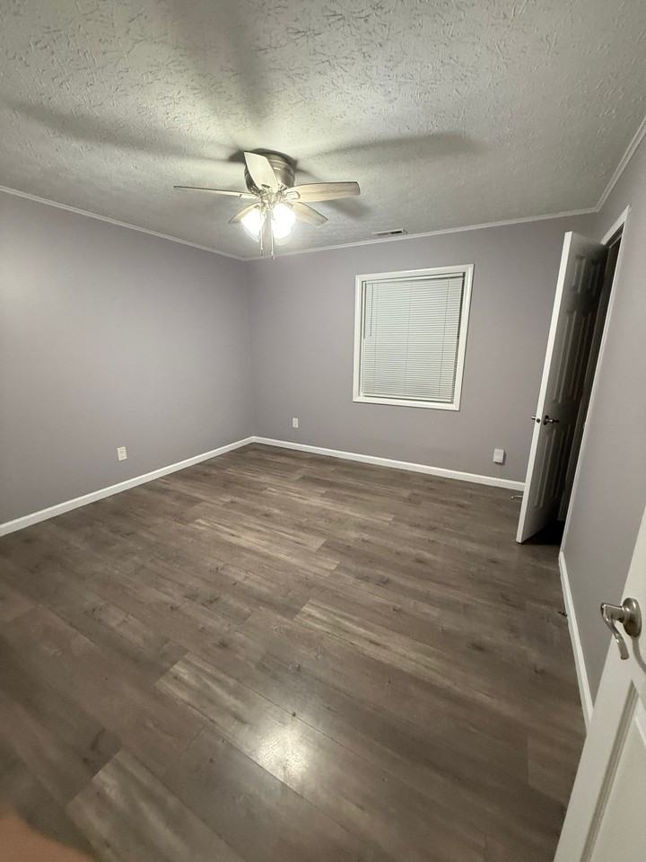 6540 Oak Park Ct - Photo 6 of 10