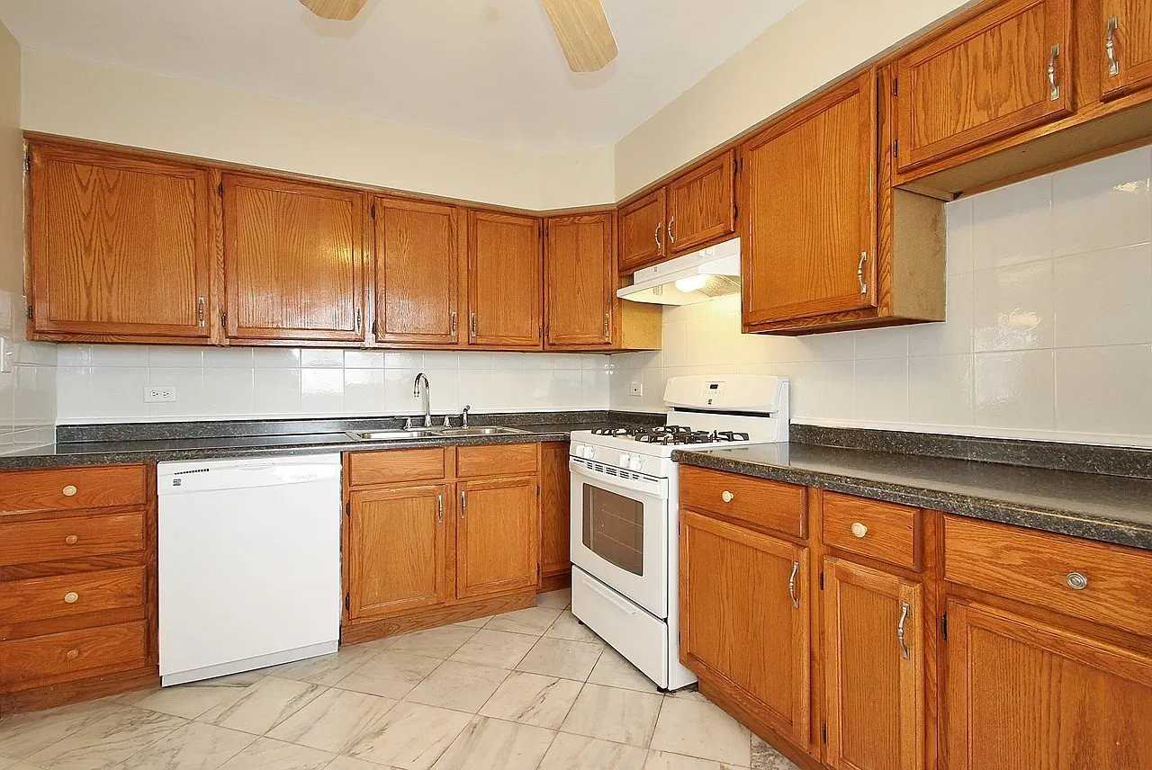 4854 Elm St #2B - Photo 2 of 13