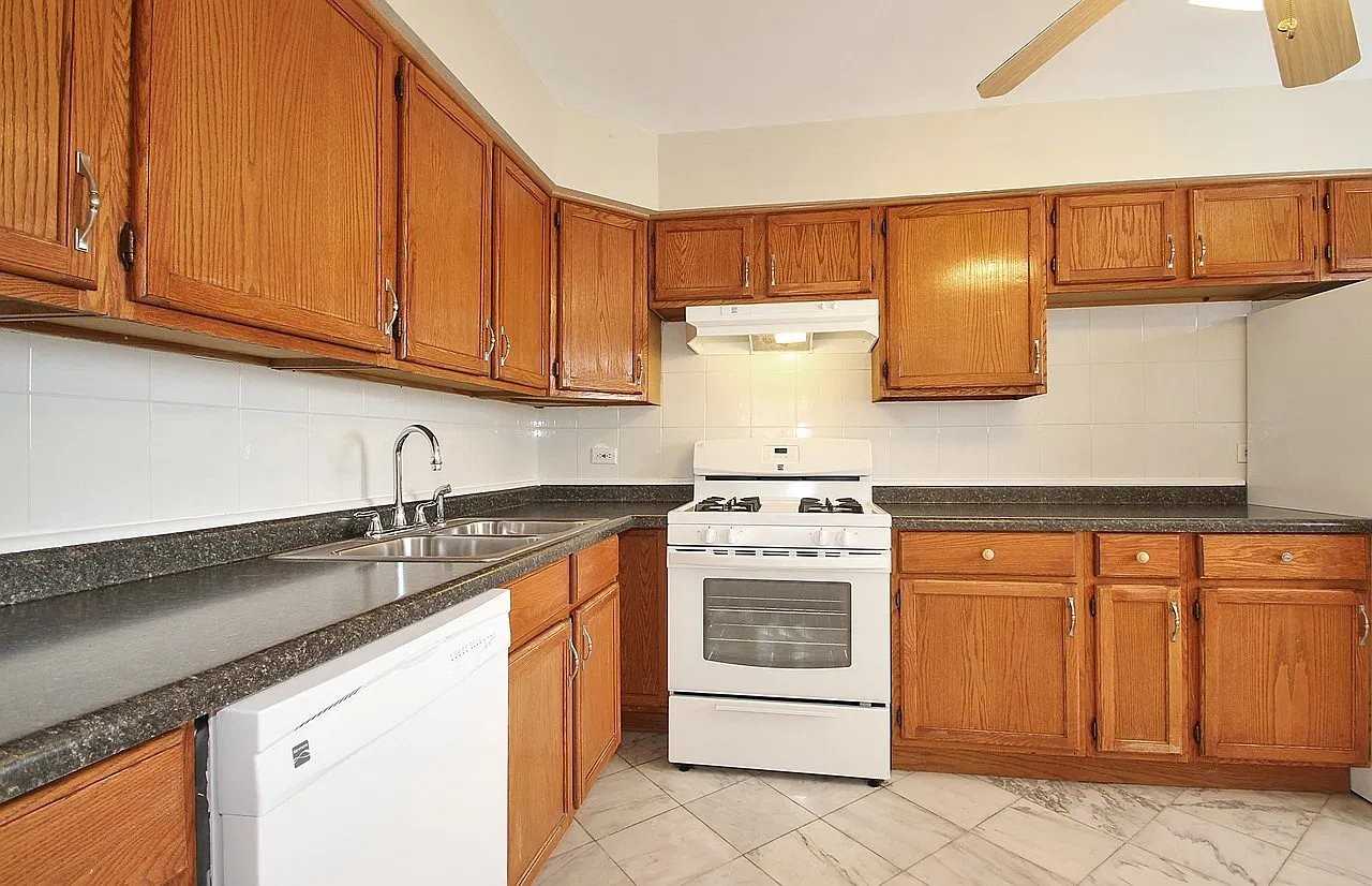 4854 Elm St #2B - Photo 3 of 13