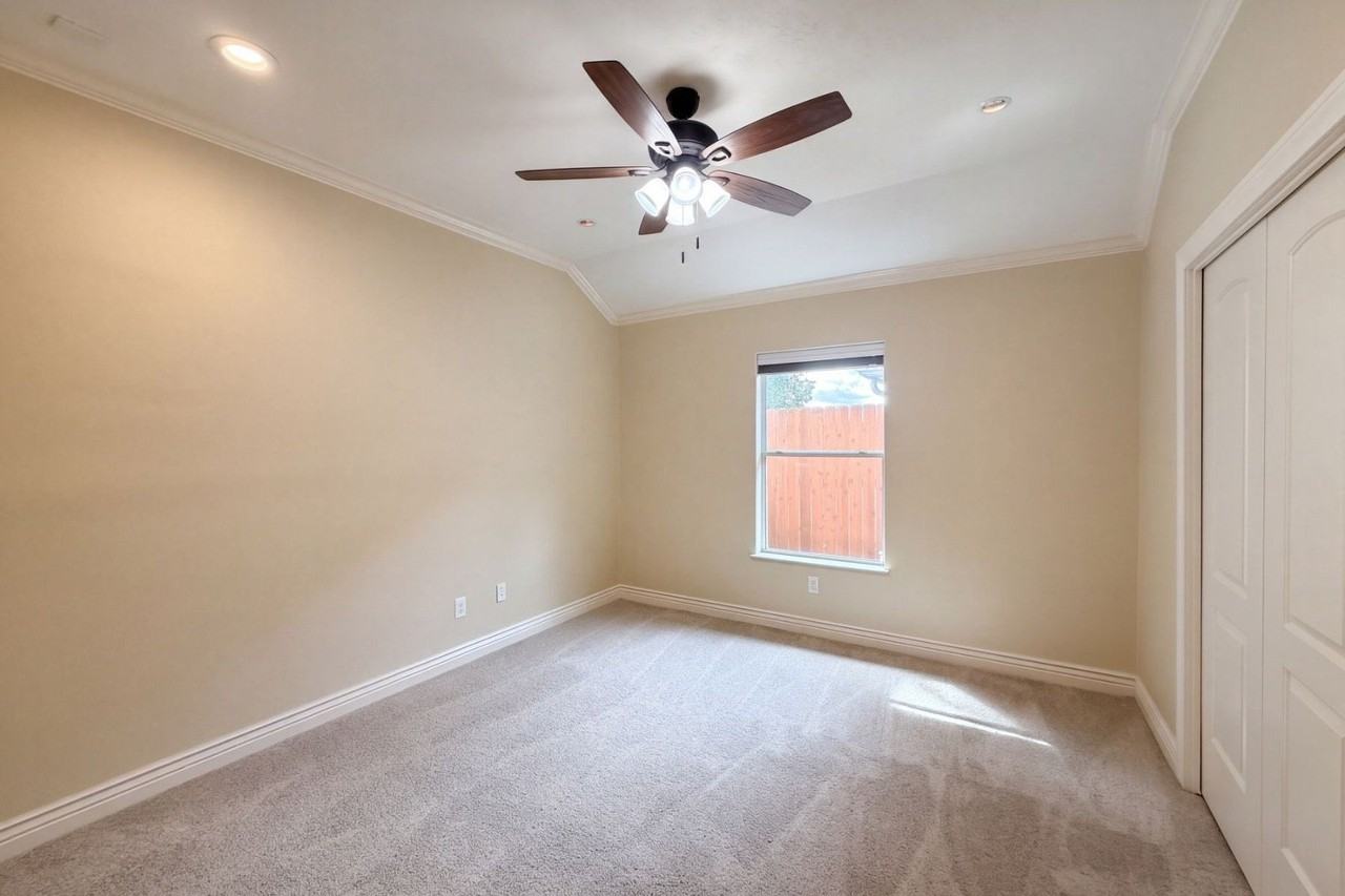 119 Greenridge Cir - Photo 3 of 12