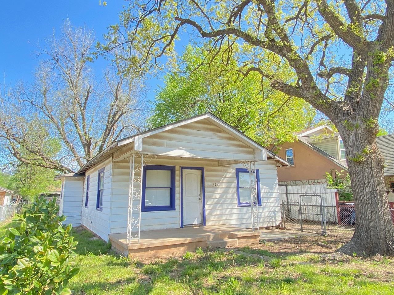 1425 Sw 27th St - Photo 2 of 20