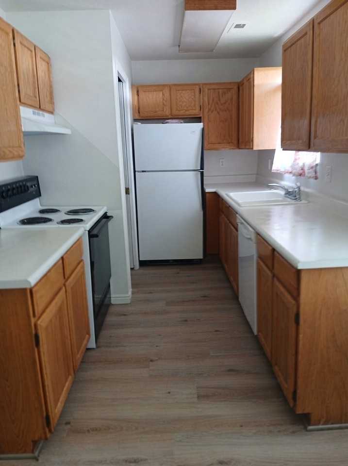 527 14th St #A2 - Photo 5 of 13
