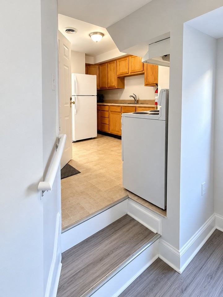 307 W 6th St #2 - Photo 3 of 11