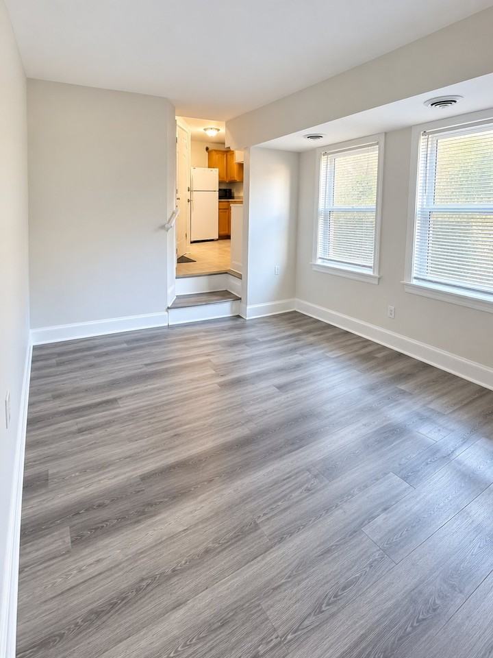 307 W 6th St #2 - Photo 4 of 11
