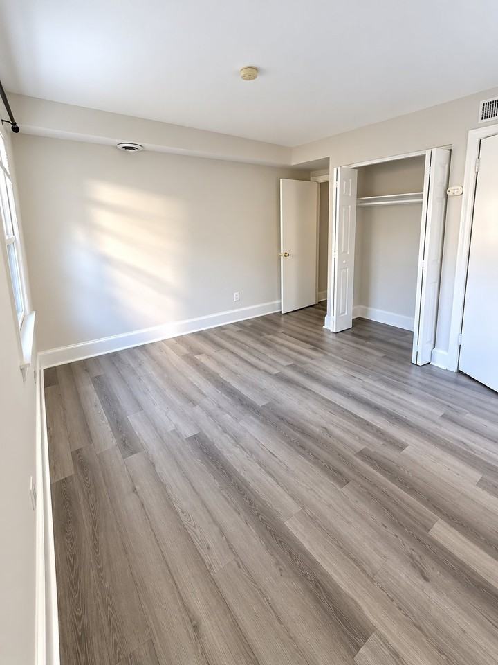 307 W 6th St #2 - Photo 5 of 11