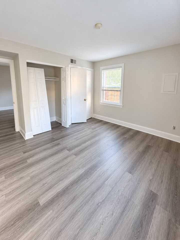 307 W 6th St #2 - Photo 6 of 11