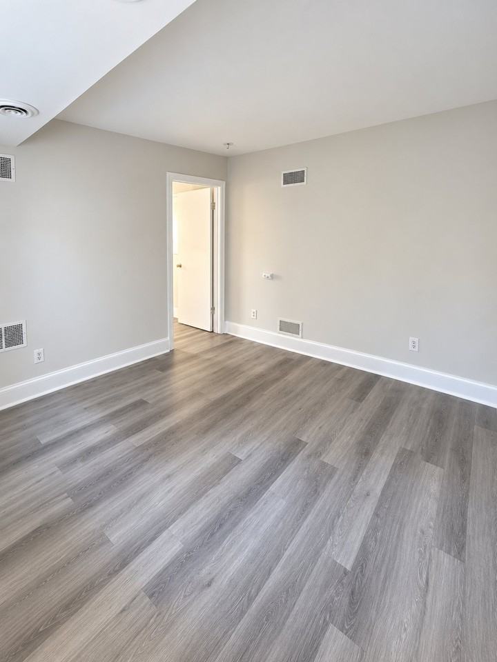 307 W 6th St #2 - Photo 7 of 11