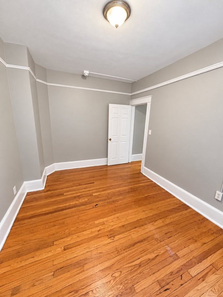 24 Barclay St #1A - Photo 7 of 15