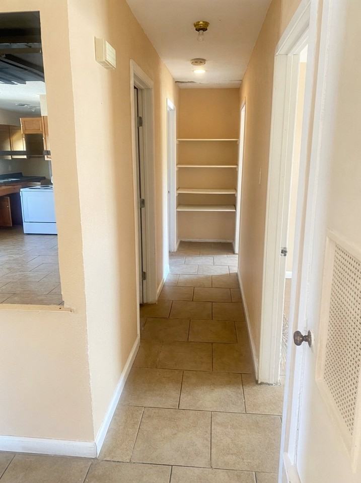 223 Dartmoor St - Photo 2 of 19
