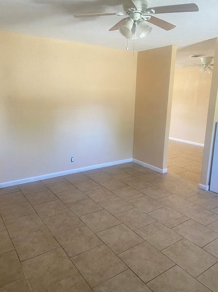 223 Dartmoor St - Photo 7 of 19