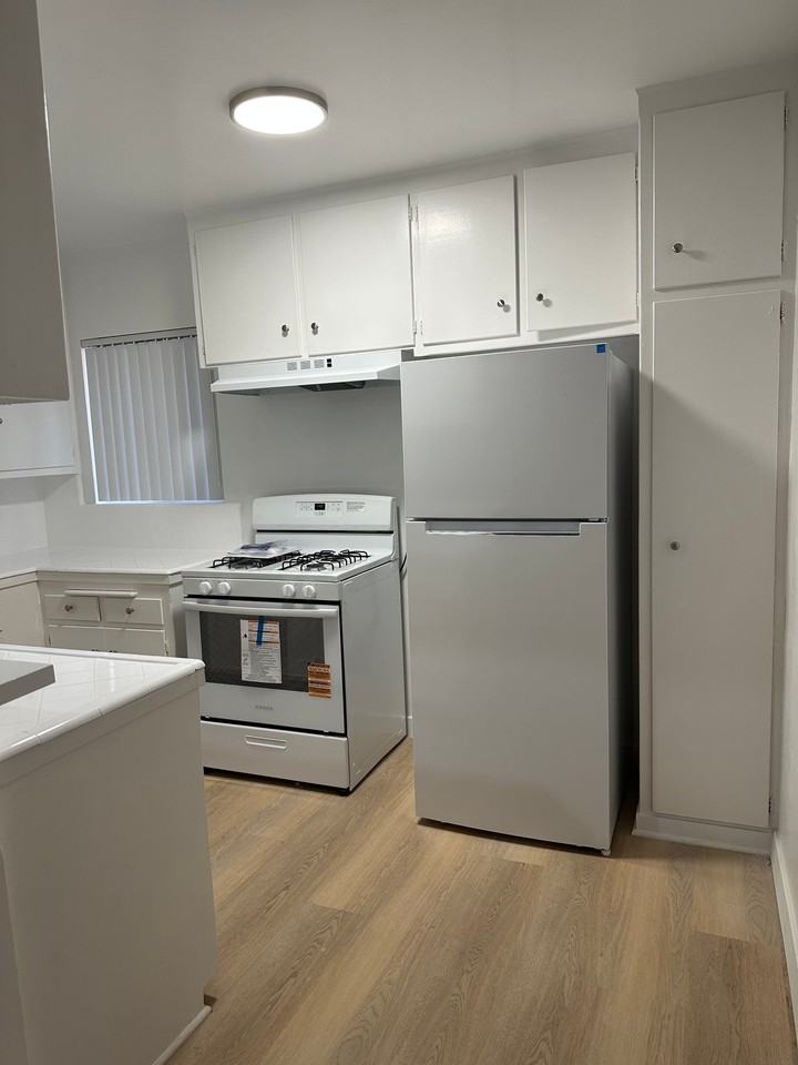 20954 Valerio St Canoga Park - Photo 2 of 14