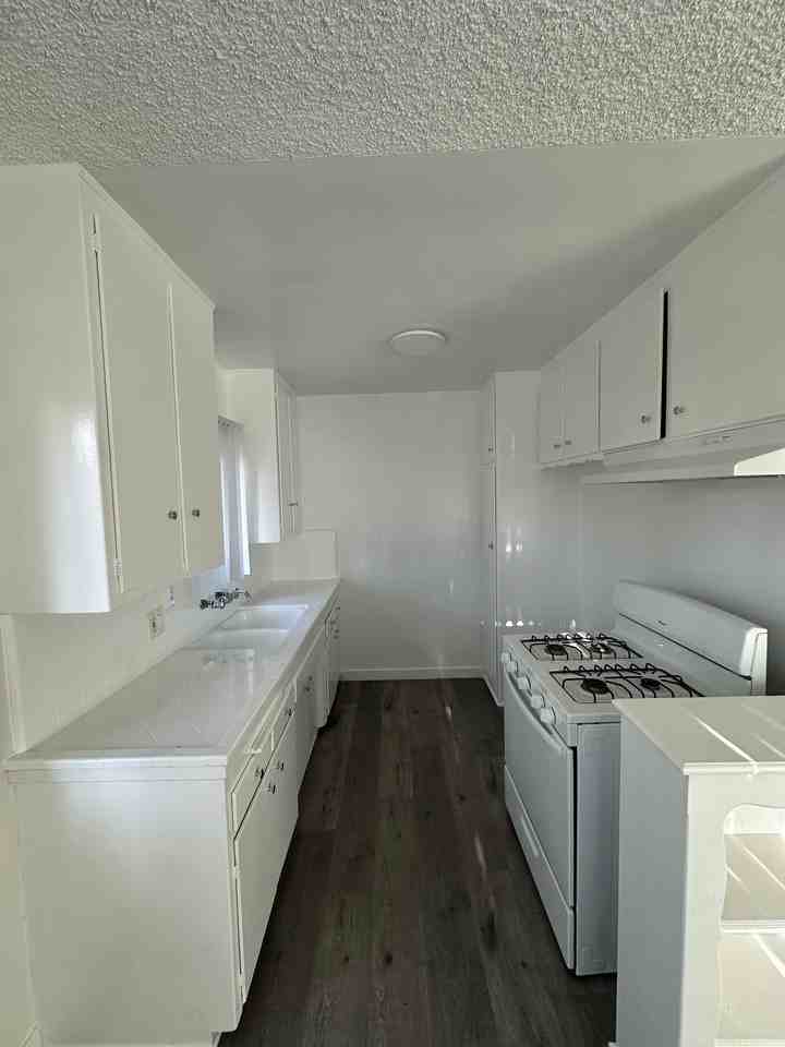 20954 Valerio St Canoga Park - Photo 5 of 14