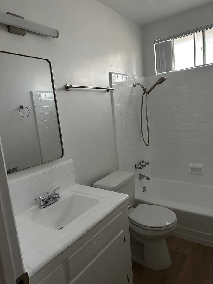 20954 Valerio St Canoga Park - Photo 7 of 14