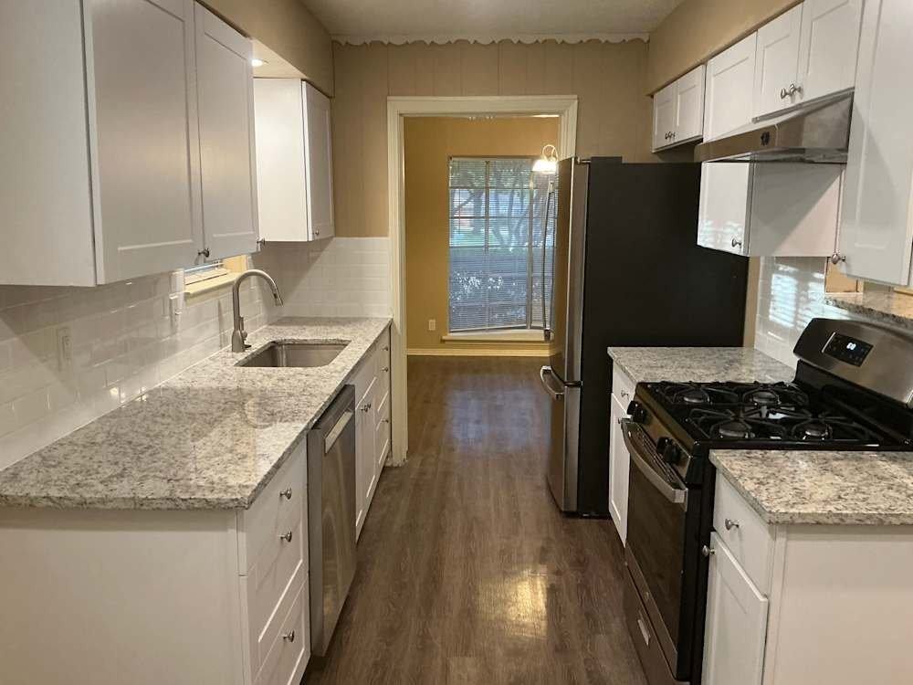108 Valleyglen Dr #1 - Photo 3 of 11