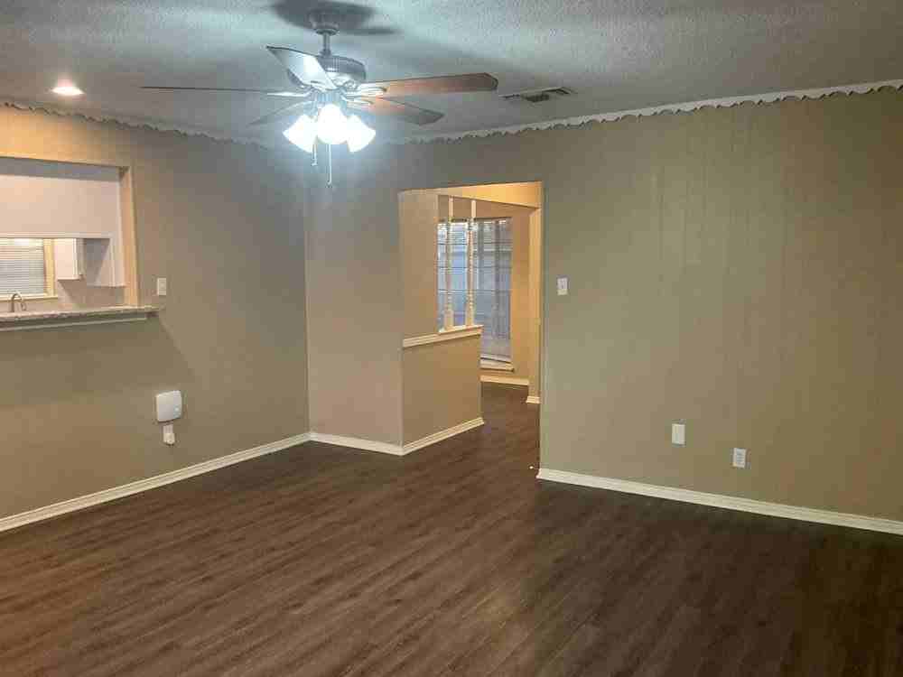 108 Valleyglen Dr #1 - Photo 4 of 11