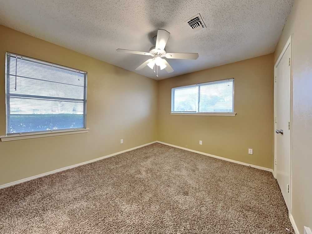 108 Valleyglen Dr #1 - Photo 6 of 11