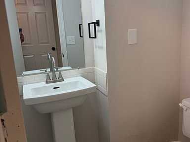 1004 E 25th Ter - Photo 2 of 12