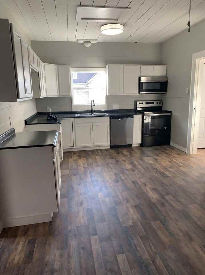 109 E Lakeview St - Photo 3 of 15