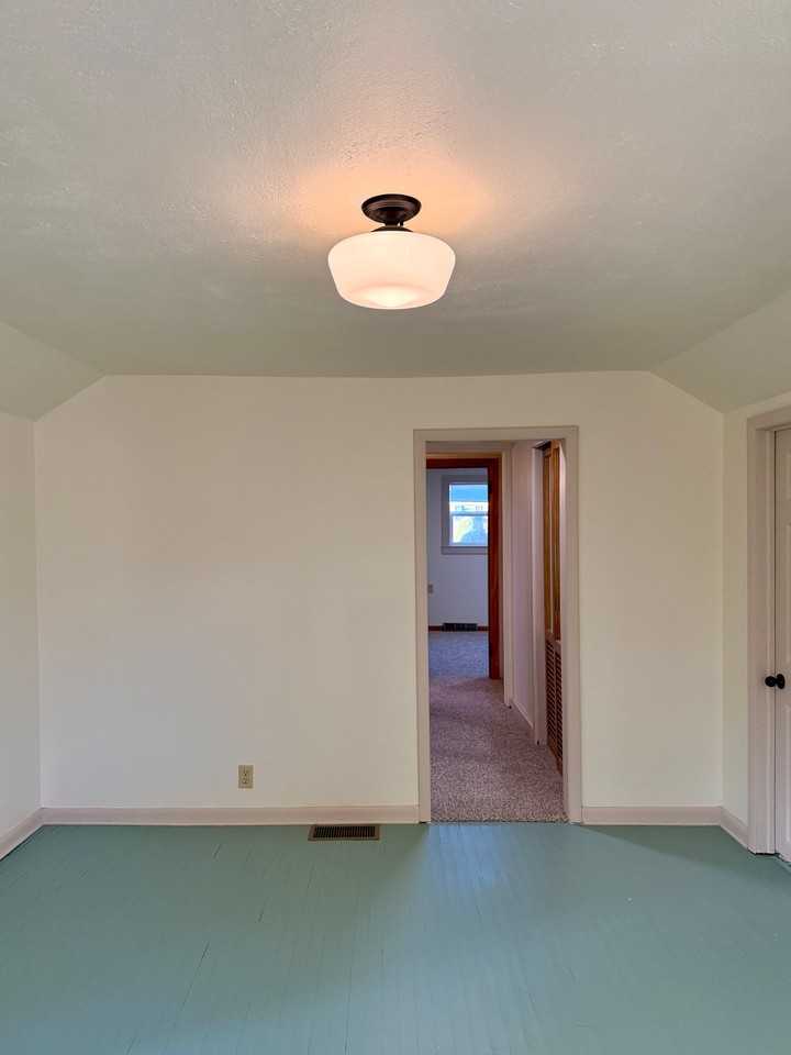 416 E Newell St - Photo 2 of 8