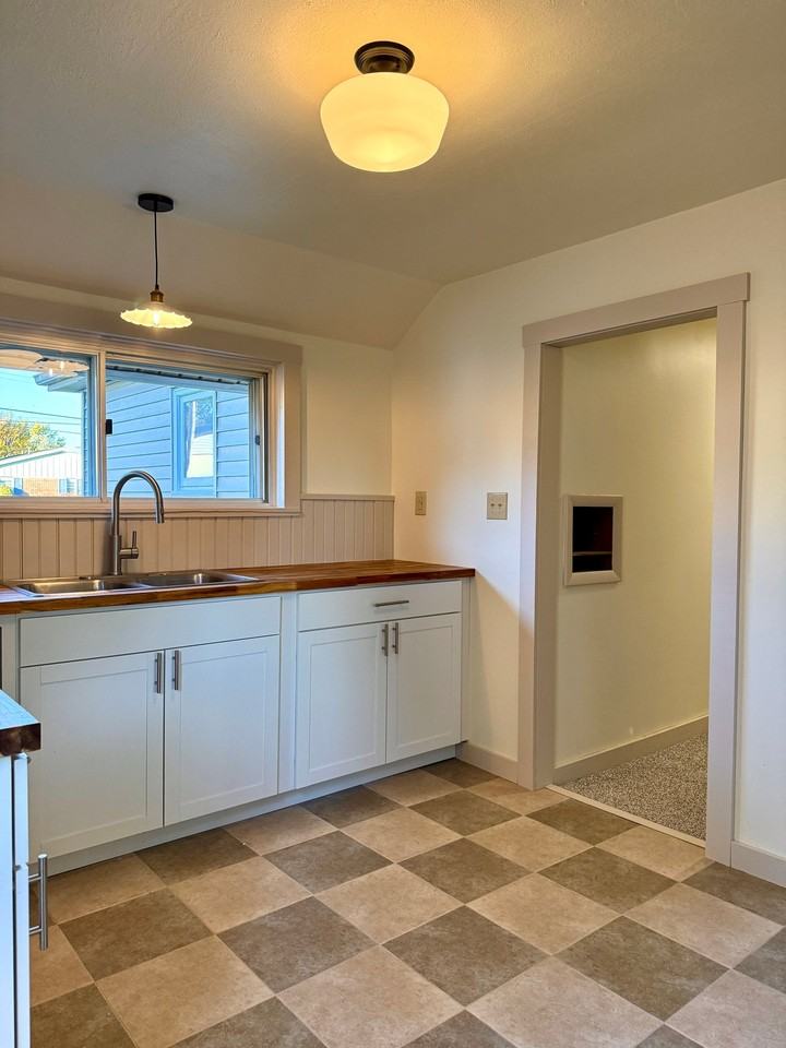 416 E Newell St - Photo 4 of 8