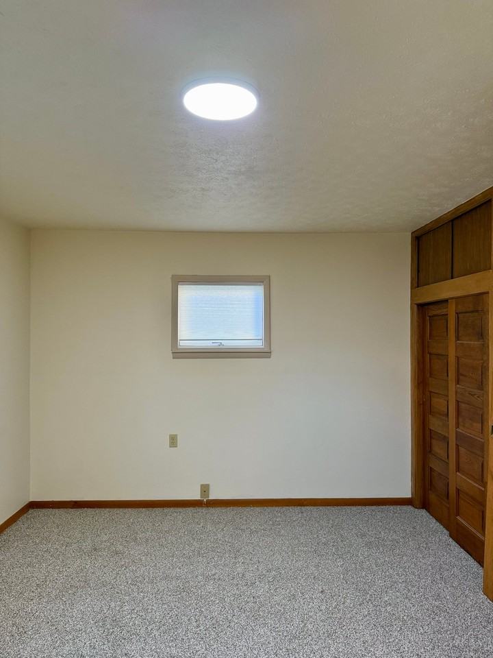 416 E Newell St - Photo 5 of 8