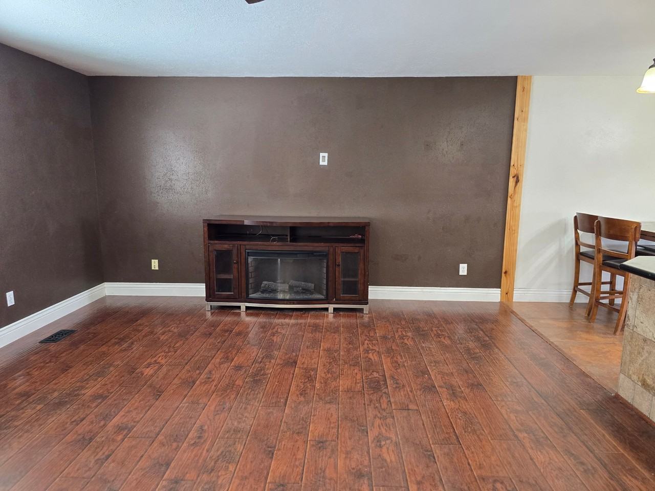 2121 Nw - Photo 2 of 17