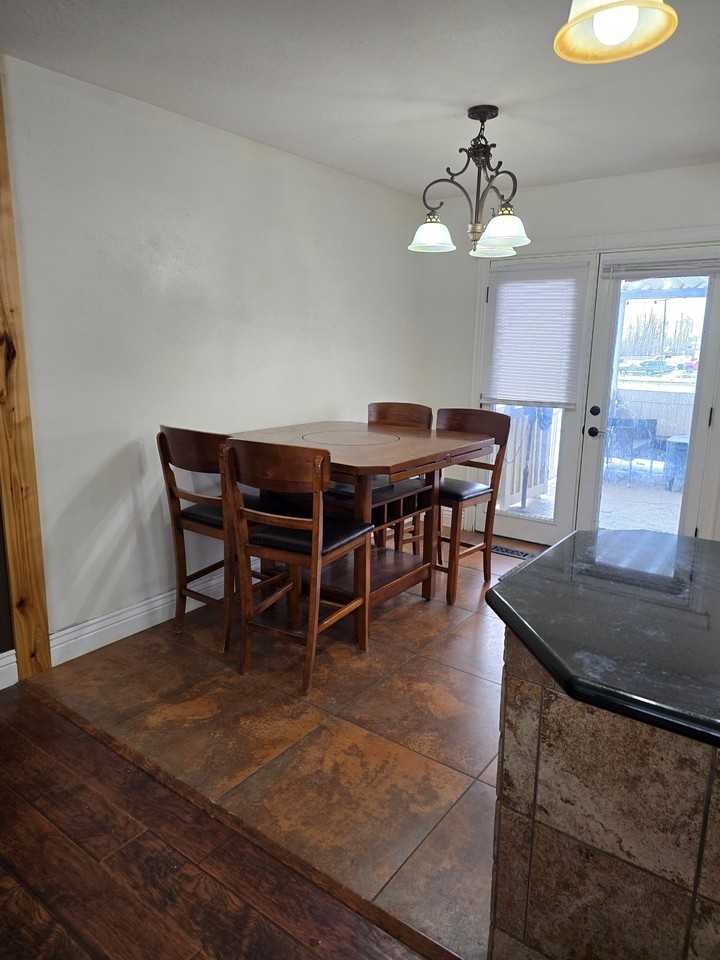 2121 Nw - Photo 3 of 17