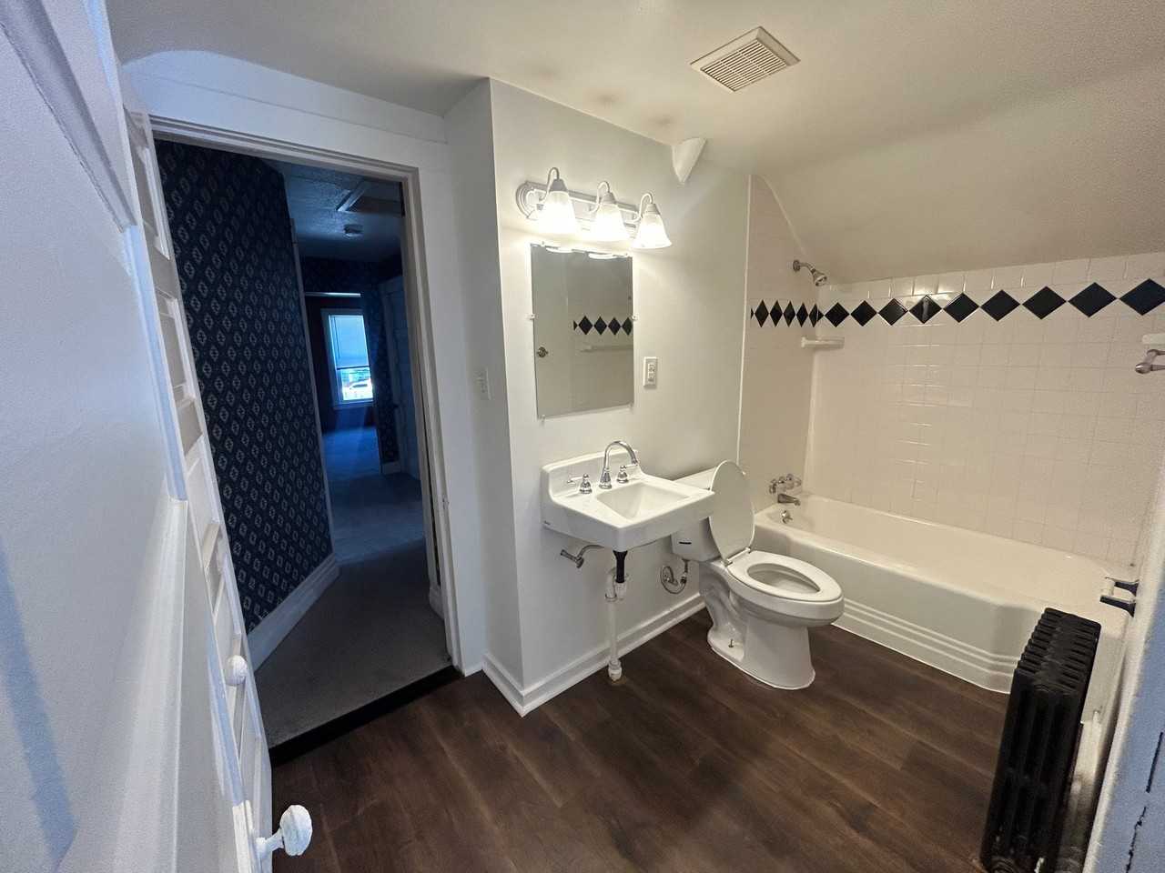1021 Ames St #2 - Photo 3 of 9