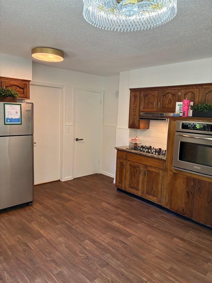 10106 W 95th St - Photo 6 of 20