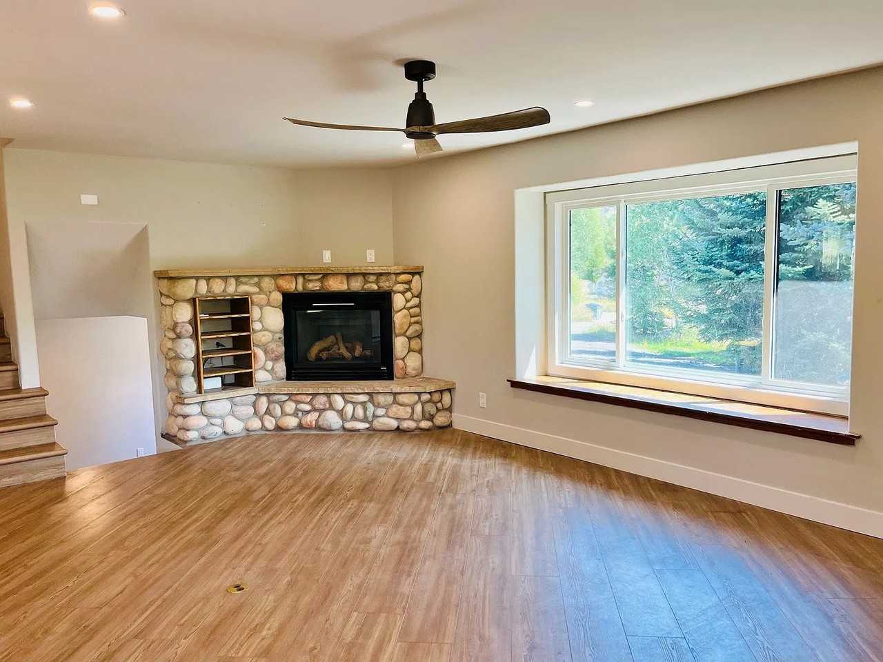 2035 Montview Ln - Photo 4 of 4
