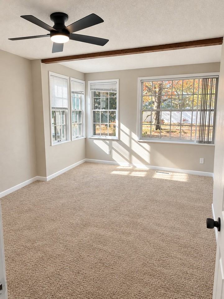 310 N Mountain St - Photo 4 of 8