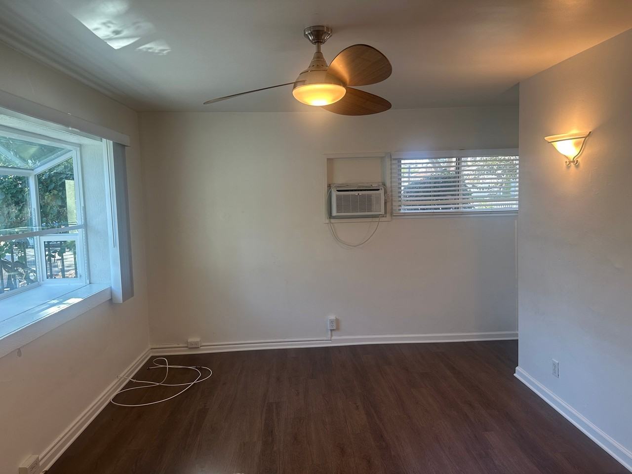 8920 Canby Ave - Photo 5 of 11