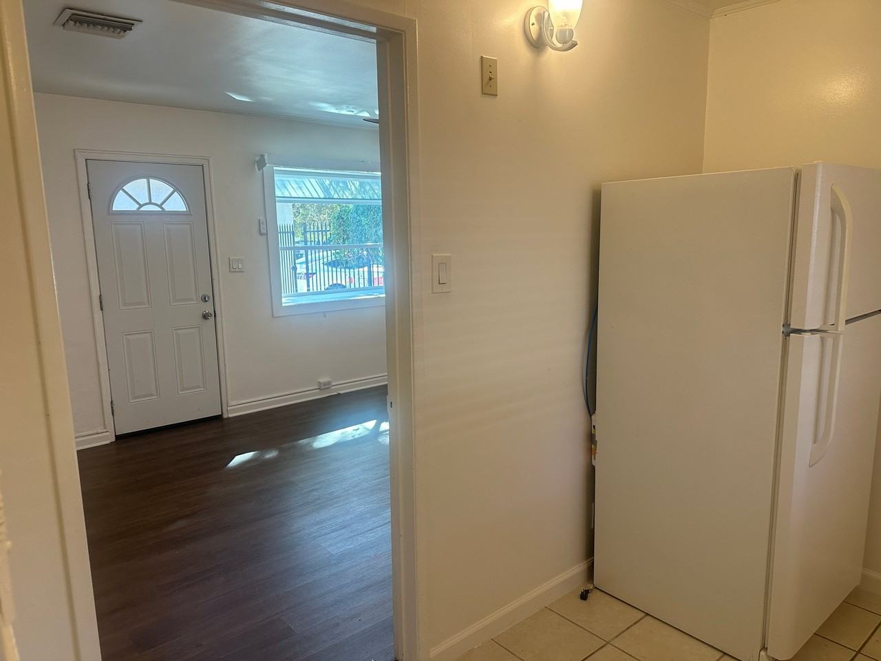 8920 Canby Ave - Photo 7 of 11